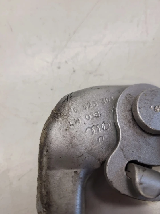 ZAWIAS MASKI LEWY AUDI A3 8P LIFT 8P0823301