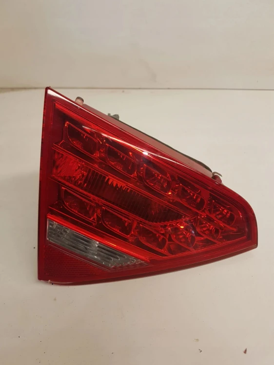 LAMPA LEWY TYŁ Z KLAPY AUDI A5 8T COUPE 8T0945093A