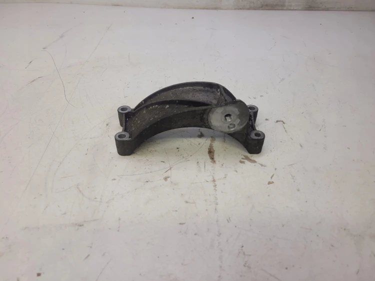 UCHWYT ALTERNATORA AUDI A4 A5 A6 A7 3.0 06E903243D