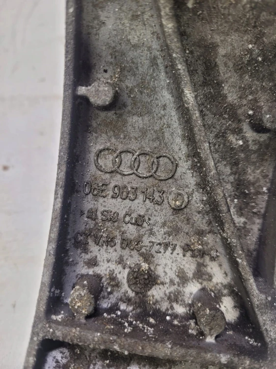 UCHWYT ALTERNATORA AUDI A4 A5 A6 A7 3.0 06E903243D