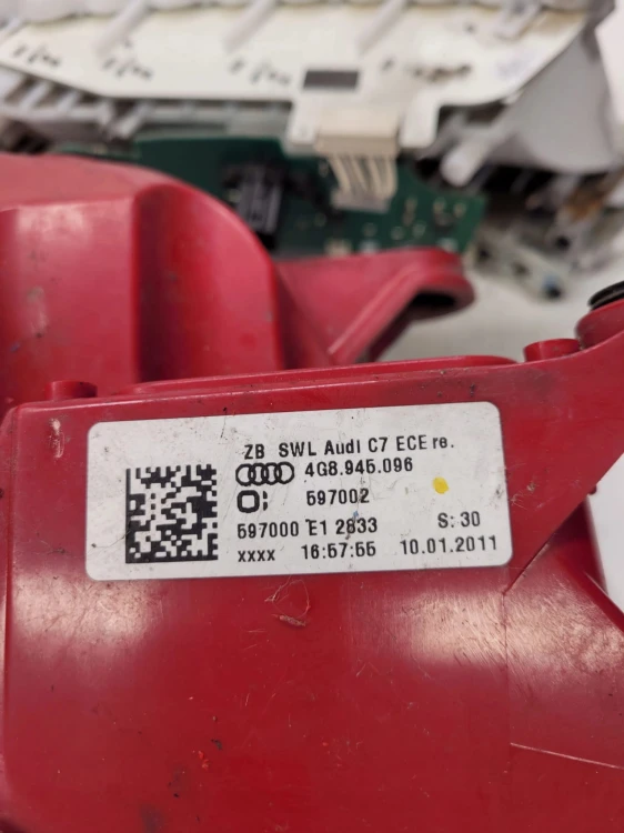 LAMPA PRAWY TYŁ W BŁOTNIK LED AUDI A7 4G8945096