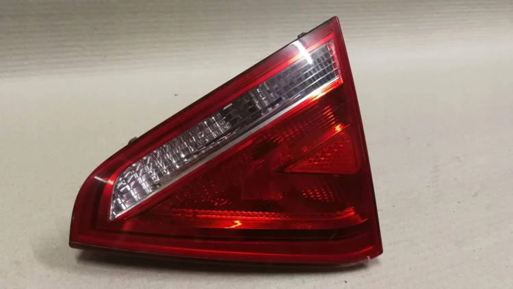 LAMPA PRAWY TYŁ Z KLAPY AUDI A5 8T COUPE 8T0945094