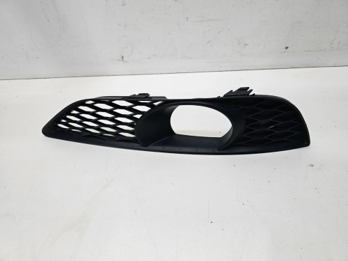 KRATKA HALOGENU ATRAPA ZDERZAKA PRAWA AUDI Q7 4L LIFT 4L0807676C
