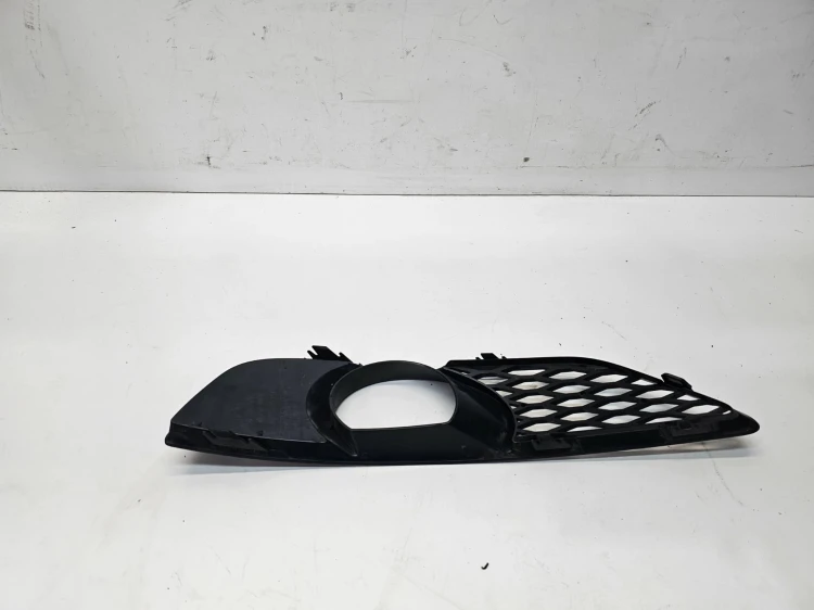 KRATKA HALOGENU ATRAPA ZDERZAKA PRAWA AUDI Q7 4L LIFT 4L0807676C