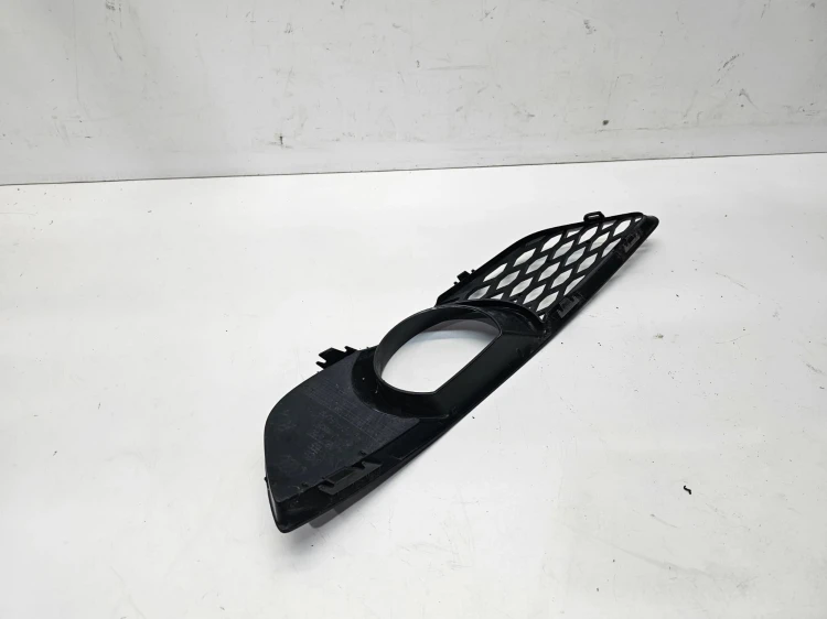 KRATKA HALOGENU ATRAPA ZDERZAKA PRAWA AUDI Q7 4L LIFT 4L0807676C
