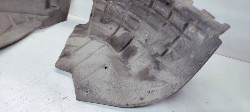NADKOLE PRAWY PRZÓD MATERIAŁOWE AUDI Q3 8U 8U0821172E