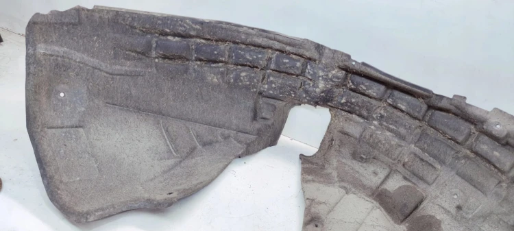NADKOLE PRAWY PRZÓD MATERIAŁOWE AUDI Q3 8U 8U0821172E