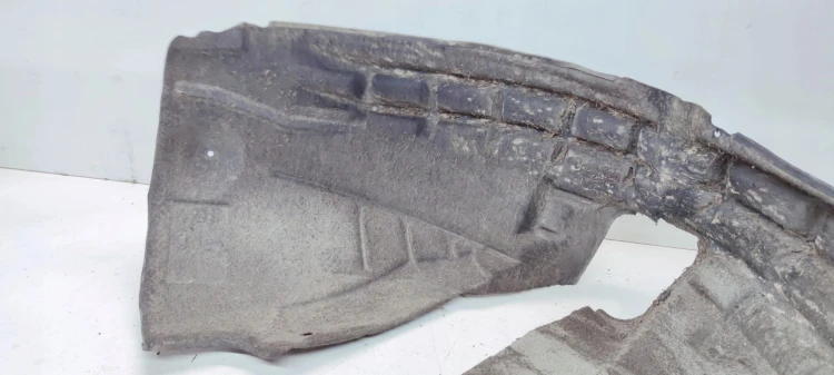 NADKOLE PRAWY PRZÓD MATERIAŁOWE AUDI Q3 8U 8U0821172E
