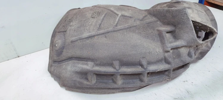 NADKOLE PRAWY PRZÓD MATERIAŁOWE AUDI Q3 8U 8U0821172E