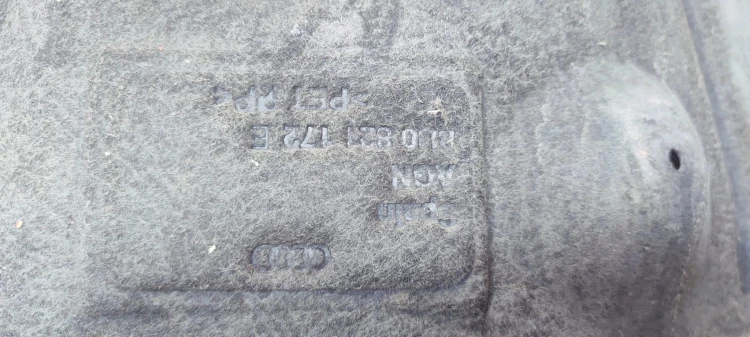 NADKOLE PRAWY PRZÓD MATERIAŁOWE AUDI Q3 8U 8U0821172E