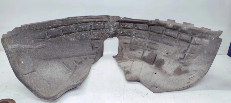 NADKOLE PRAWY PRZÓD MATERIAŁOWE AUDI Q3 8U 8U0821172E