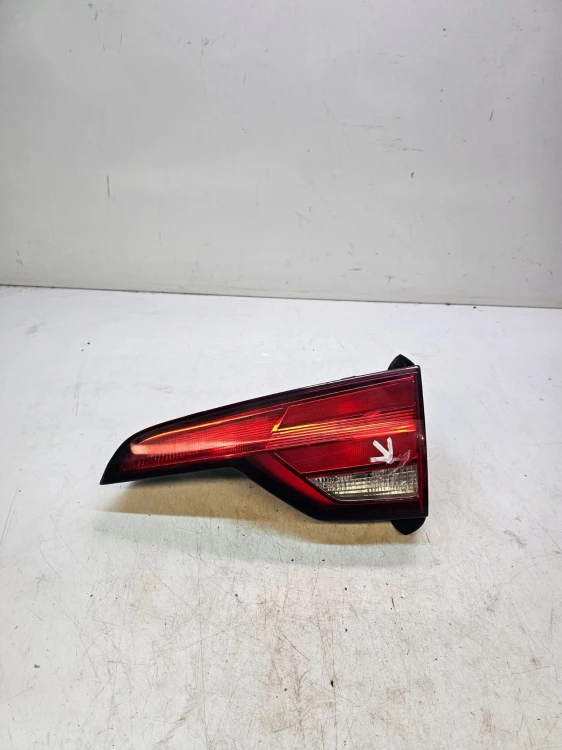 LAMPA PRAWY TYŁ W KLAPĘ AUDI A4 B9 AVANT 8W9945076