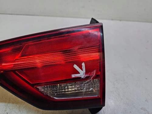 LAMPA PRAWY TYŁ W KLAPĘ AUDI A4 B9 AVANT 8W9945076