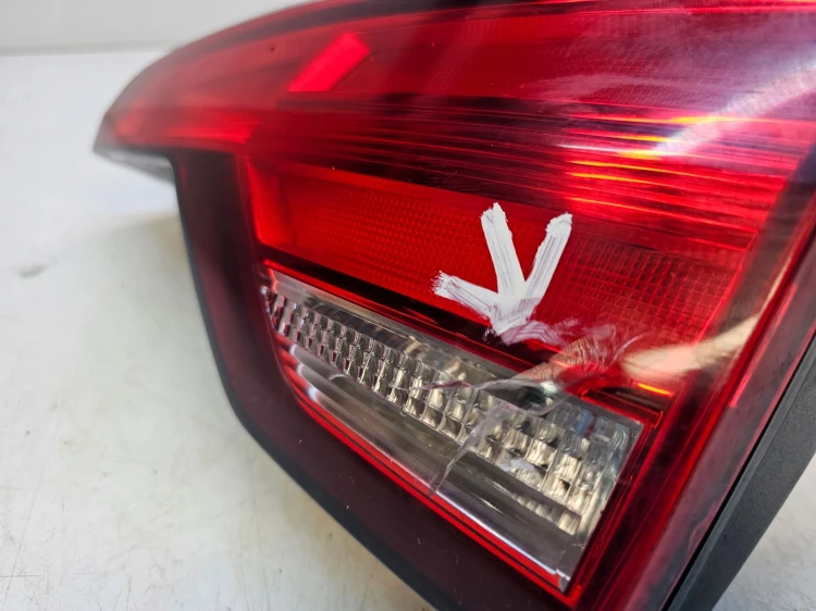 LAMPA PRAWY TYŁ W KLAPĘ AUDI A4 B9 AVANT 8W9945076