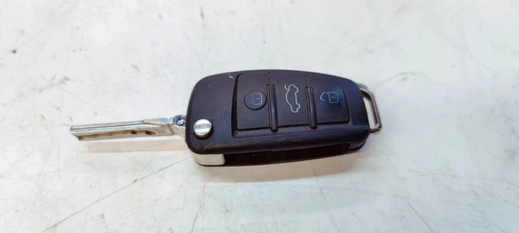 KLUCZYK PILOT SCYZORYK AUDI A4 B7 8E0837220R *1*