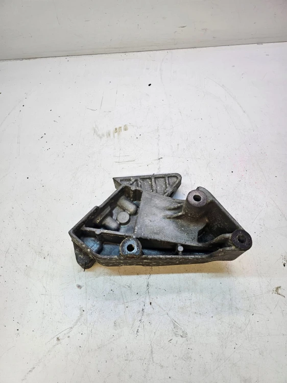 ŁAPA PODUSZKA SILNIKA AUDI A3 2.0 FSI 06F199207P