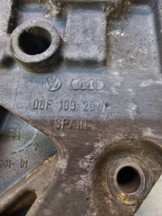 ŁAPA PODUSZKA SILNIKA AUDI A3 2.0 FSI 06F199207P