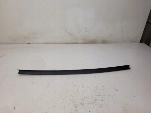 USZCZELKA DRZWI PRAWY TYŁ AUDI A4 B9 8W0839480