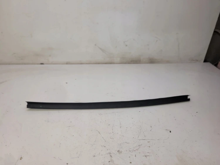 USZCZELKA DRZWI PRAWY TYŁ AUDI A4 B9 8W0839480
