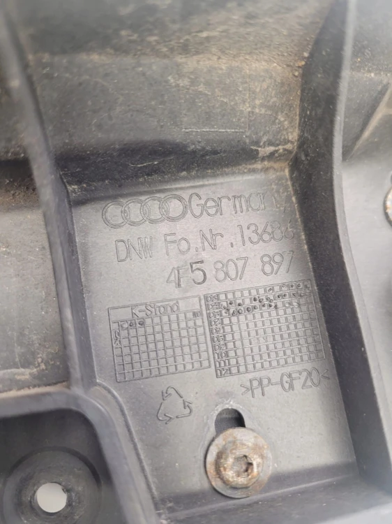 ŚLIZG ZDERZAKA LEWY TYŁ AUDI A6 C6 4F5807897