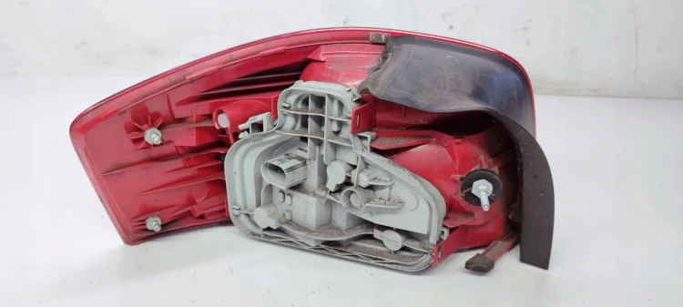 LAMPA PRAWY TYŁ AUDI A3 8PLIFT 08-12 8P3945096A UK