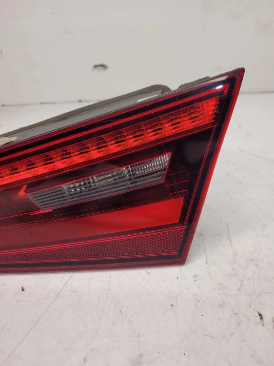 LAMPA PRAWY TYŁ W KLAPĘ AUDI A3 8V 3D 8V3945094B
