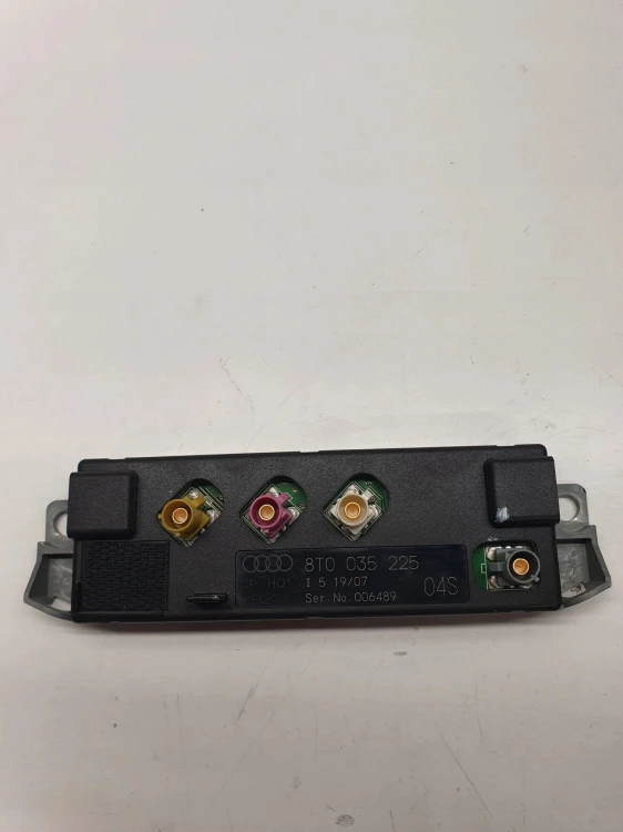 WZMACNIACZ ANTENY AUDI A5 LIFT 8T0035225