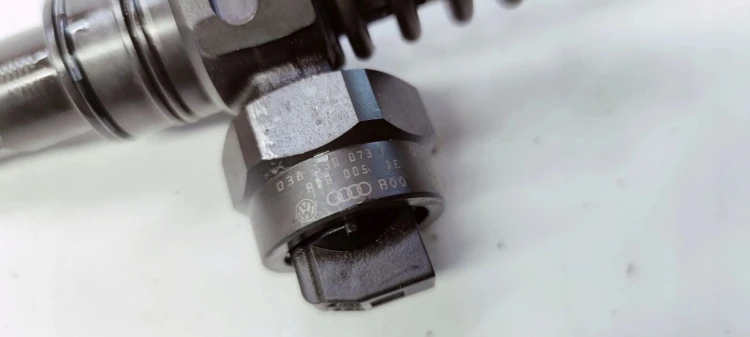 POMPOWTRYSKIWACZ AUDI VW 1.9 TDI 038130073F USZK