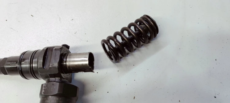 POMPOWTRYSKIWACZ AUDI VW 1.9 TDI 038130073F USZK