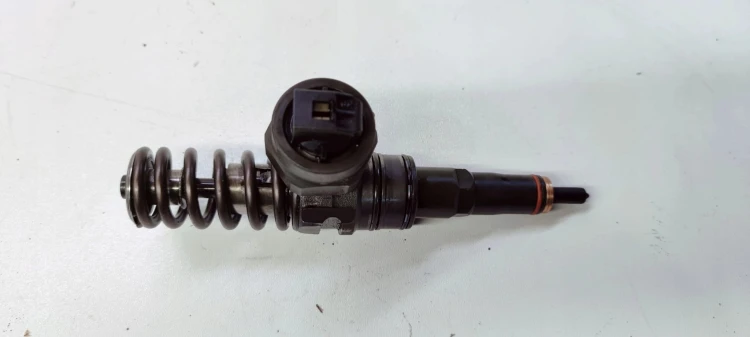 POMPOWTRYSKIWACZ AUDI VW 1.9 TDI 038130073F USZK