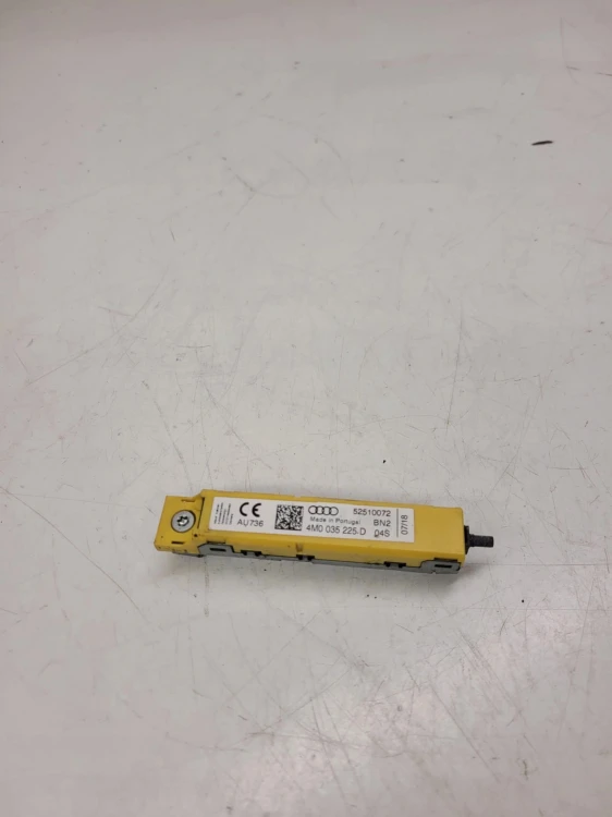 WZMACNIACZ ANTENOWY AUDI Q7 4M 4M0035225D