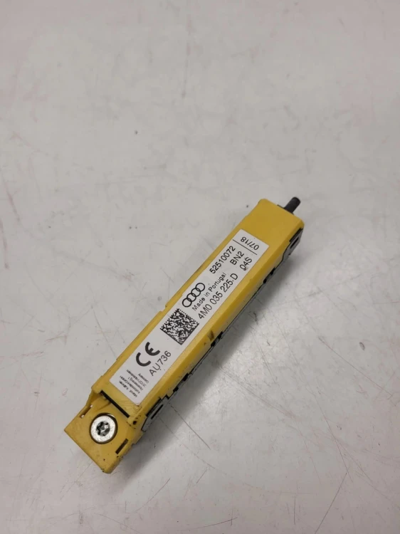 WZMACNIACZ ANTENOWY AUDI Q7 4M 4M0035225D