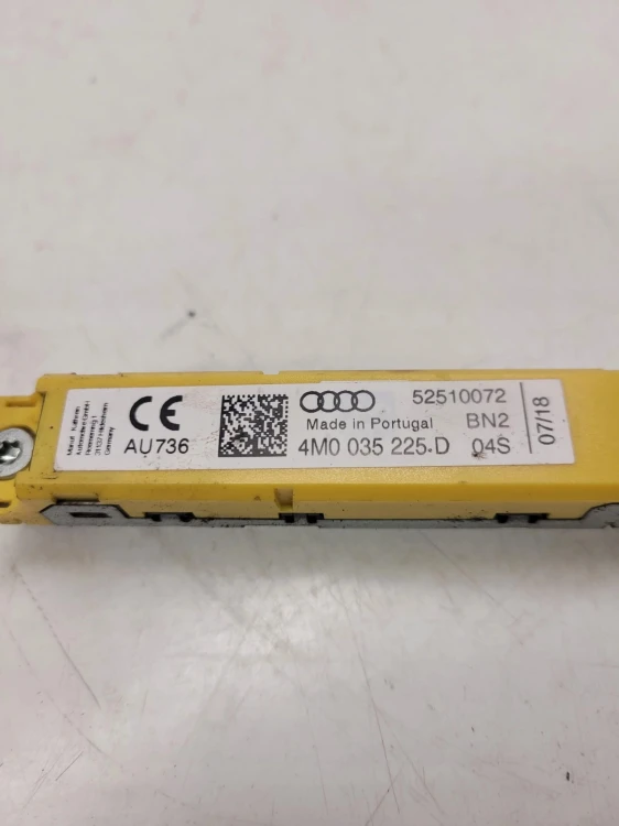 WZMACNIACZ ANTENOWY AUDI Q7 4M 4M0035225D