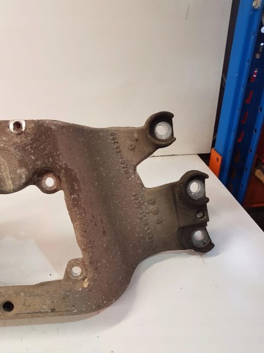 MOCOWANIE ŁAPA PODPORA SKRZYNI AUDI A6 4F0399263K