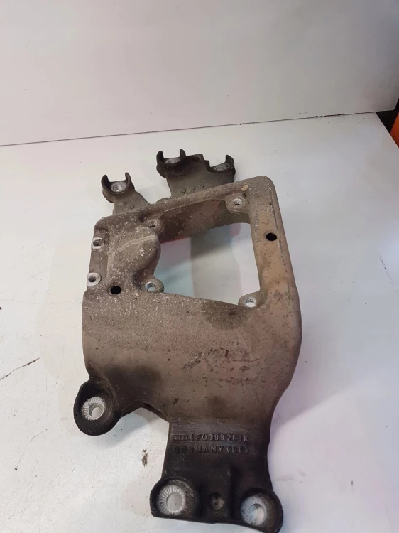 MOCOWANIE ŁAPA PODPORA SKRZYNI AUDI A6 4F0399263K