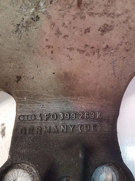 MOCOWANIE ŁAPA PODPORA SKRZYNI AUDI A6 4F0399263K