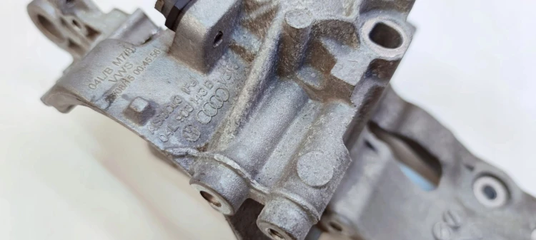 ŁAPA ALTERNATORA MOCOWANIE AUDI A4 B9 A5 A6 04L903143B