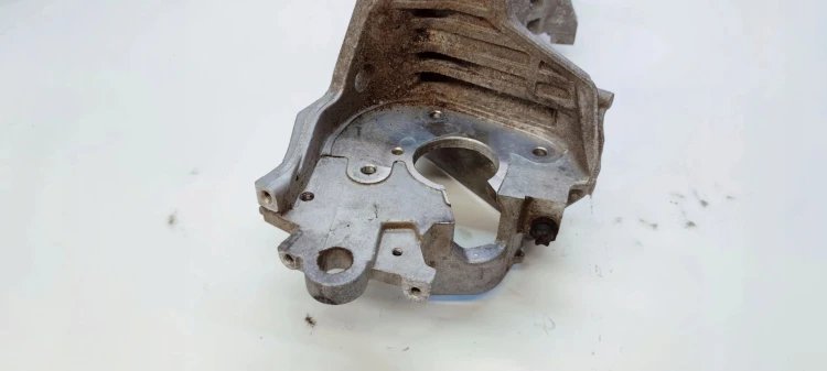 ŁAPA ALTERNATORA MOCOWANIE AUDI A4 B9 A5 A6 04L903143B