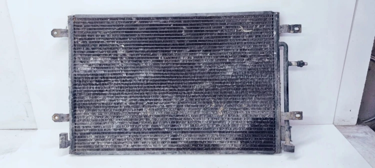 CHŁODNICA KLIMATYZACJI AUDI A4 B7 8E0260401H