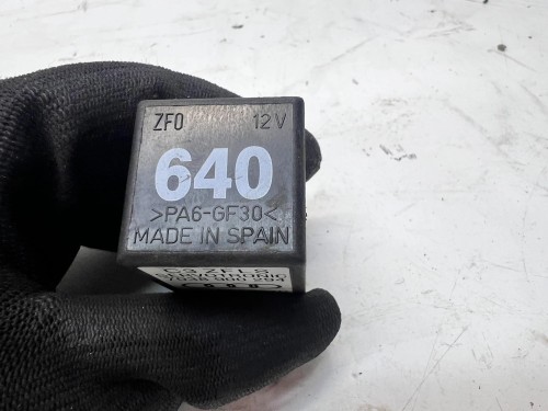 PRZEKAŹNIK SERWOTRONIK AUDI VW SEAT 8E0907307D