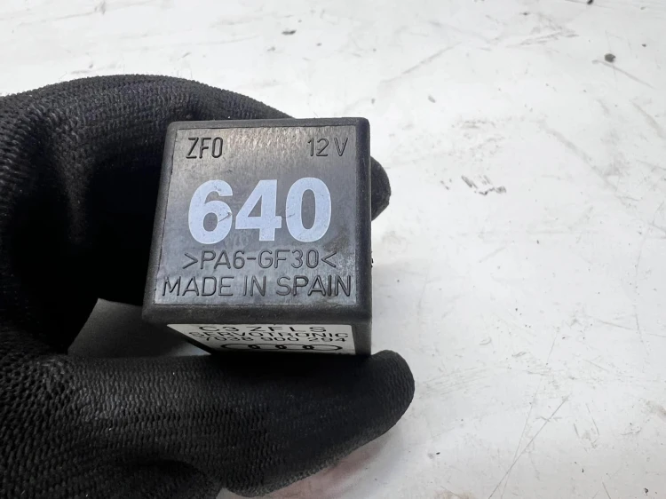 PRZEKAŹNIK SERWOTRONIK AUDI VW SEAT 8E0907307D