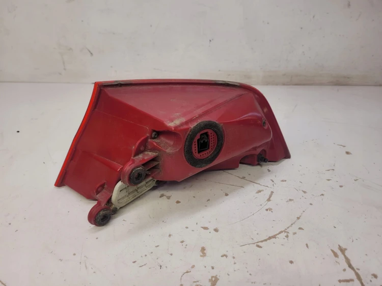 LAMPA LEWY TYŁ W BŁOTNIK LED AUDI A7 4G8945095
