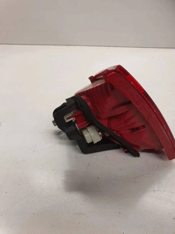 LAMPA LEWY TYŁ Z KLAPY AUDI A5 8T COUPE 8T0945093