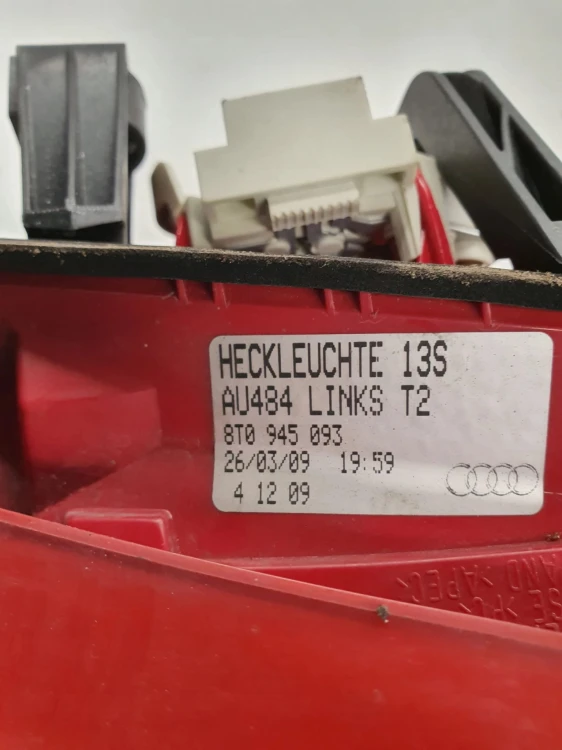 LAMPA LEWY TYŁ Z KLAPY AUDI A5 8T COUPE 8T0945093
