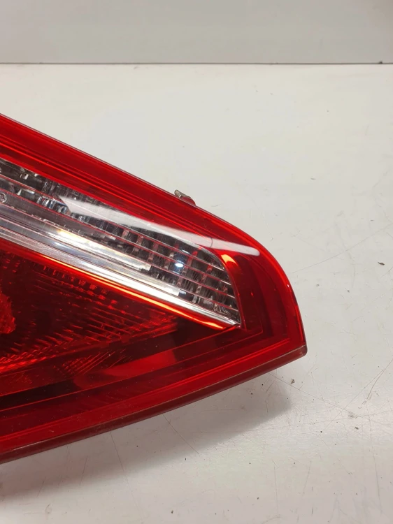LAMPA LEWY TYŁ Z KLAPY AUDI A5 8T COUPE 8T0945093