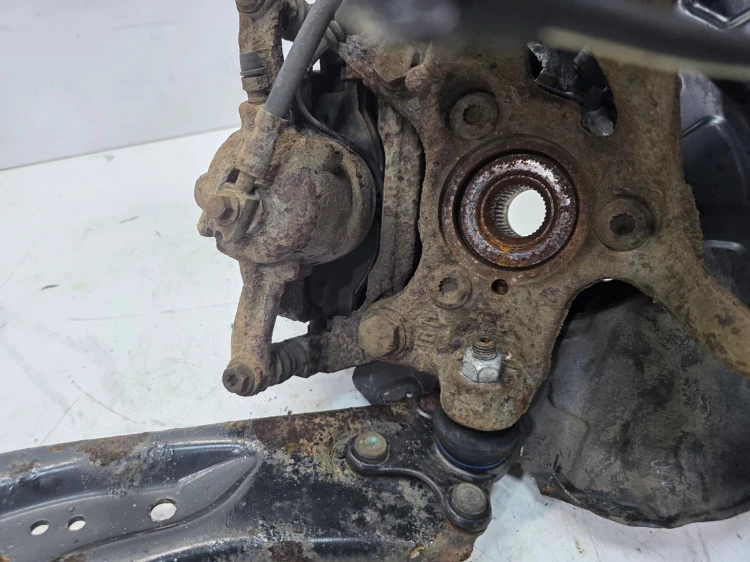 ZWROTNICA PRAWA KOMPLET AUDI A3 8V VW SEAT SKODA 5Q0413023 5Q0256C R*14