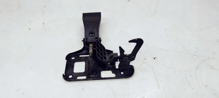 ZAMEK MASKI RYGIEL AUDI A4 B8 A5 8T 8T0823480