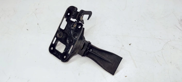 ZAMEK MASKI RYGIEL AUDI A4 B8 A5 8T 8T0823480