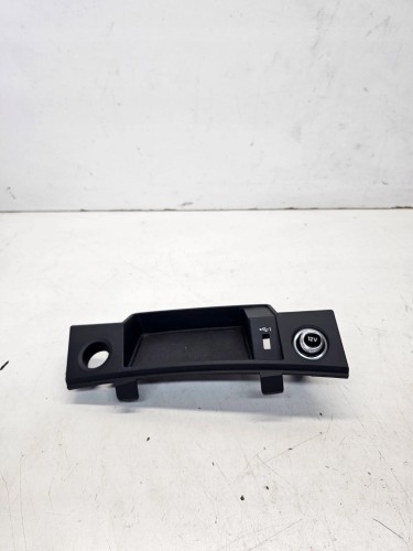 GNIAZDO ZAPALNICZKI PORT USB C ŁADOWARKI AUDI Q5 FY A4 B9 A5 8W 80B864131A