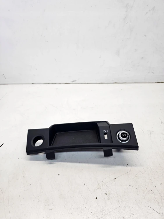 GNIAZDO ZAPALNICZKI PORT USB C ŁADOWARKI AUDI Q5 FY A4 B9 A5 8W 80B864131A